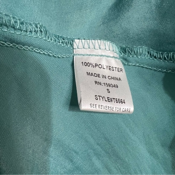 Peachpuff Flowy blouse, satin soft, bowtie back, billowy sleeves, small - Picture 7 of 9